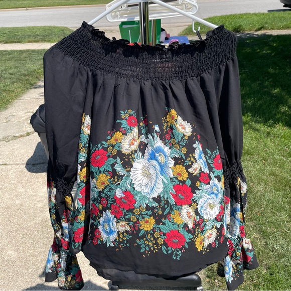 Forever 21 Off-Shoulder Floral Blouse - Picture 2 of 5